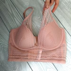 NWOT Victoria's Secret plunge bra. Lace. 32D.